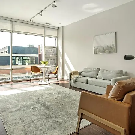 Landing Stylish 2bd Gym Rooftop Lounge Apartment *