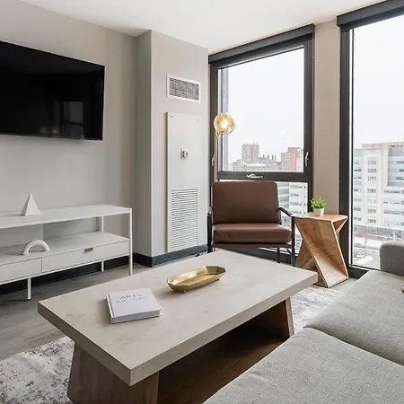 Landing Beautiful 1bd Gym Rooftop Lounge * Chicago
