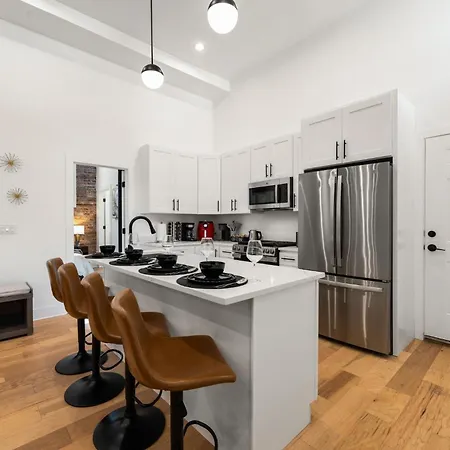 Vibrant West Town Perfect For Families Apartment *