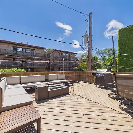 Luxury Wrigley Getaway 2br Parking * Chicago