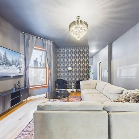Luxury Wrigley Getaway 2br Parking