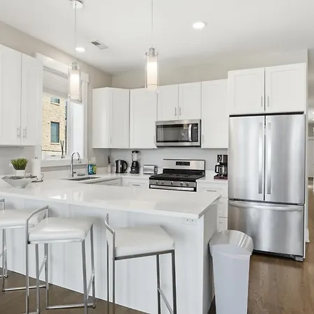 Elegant Oasis 2 Bed 2 Bath Near Downtown And United Center Apartment Chicago