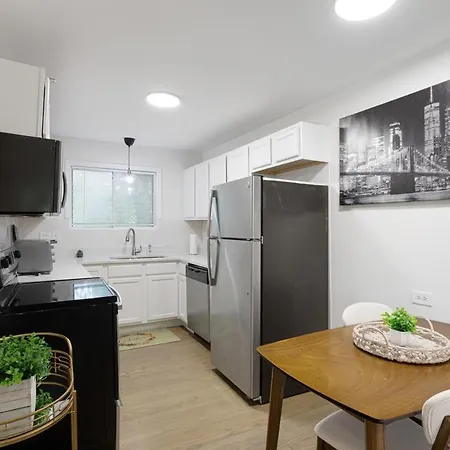 Stylish 1br,1ba Near In Rogers Park Free Parking Chicago