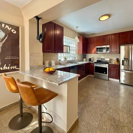 Steps To & Designer Lakefront With Free Parking * Chicago