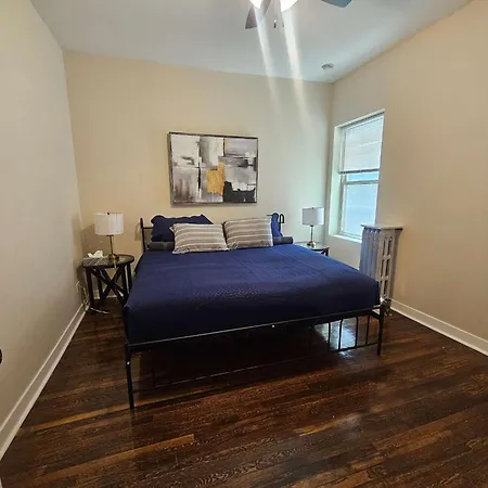 2 Bedroom Unit In Uptown Apartment *