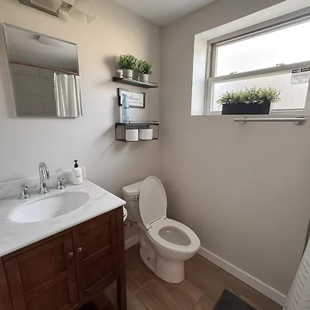 Near Wrigley • Sleeps 4 • Games + Fireplace