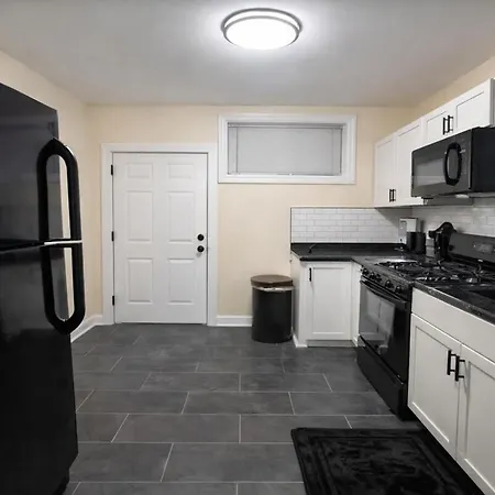 The Reset Space A Minimalist 1br Oasis Apartment *