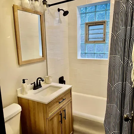 Modern 1br Near Midway - Cta Train - Golf Nearby Apartment