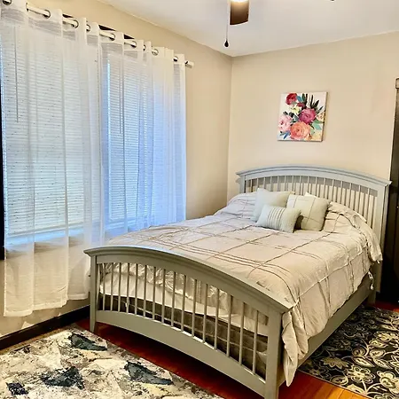 Spacious 1br | Free Parking, Golf & Midway Access Chicago