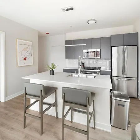 Landing Modern 2Bd Gym Pool Apartment *
