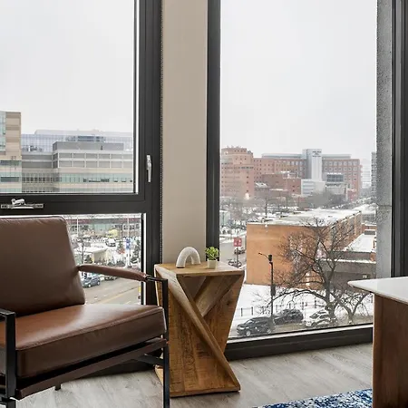 Landing Spectacular 2Bd Rooftop Lounge *