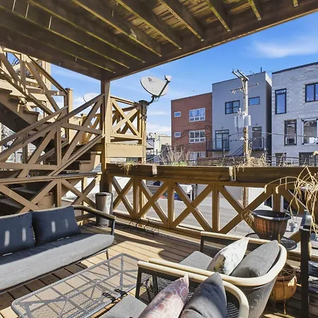 Heart Of East Village 2-bed 2-bath Peaceful Oasis Chicago