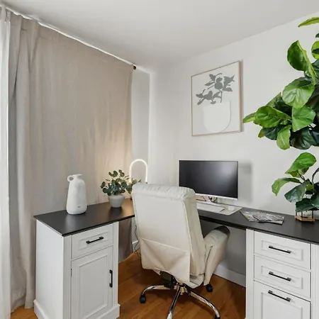 Apartment 3br Near O'hare • Office • Coffee Bar • Sleeps 9 Chicago