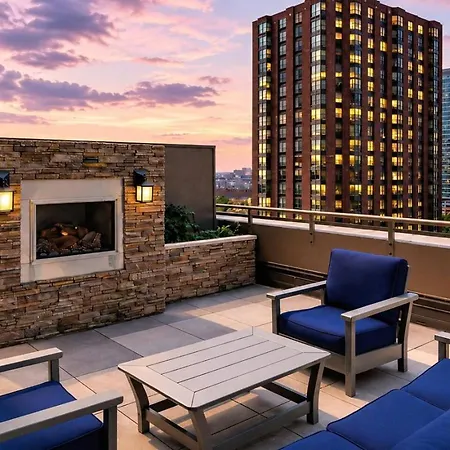 Skyline Luxury 19th Floor Retreat Near Grant Park