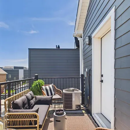 Boho Escape Parking Balcony * Chicago
