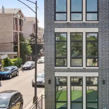Elegant Oasis 2 Bed 2 Bath Near Downtown And United Center *