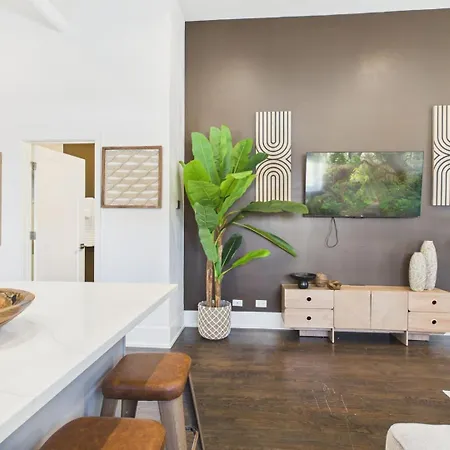 Bright & Spacious Boho Oasis A Warm Retreat