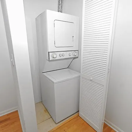 18th Floor 2br Grant Park With Balcony, Gym *
