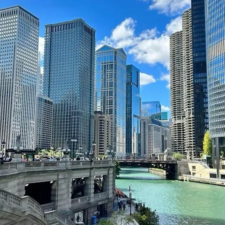 Cozy 1br Near Loyola University, Fast Wifi, Walk To Dining & Transit Apartment
