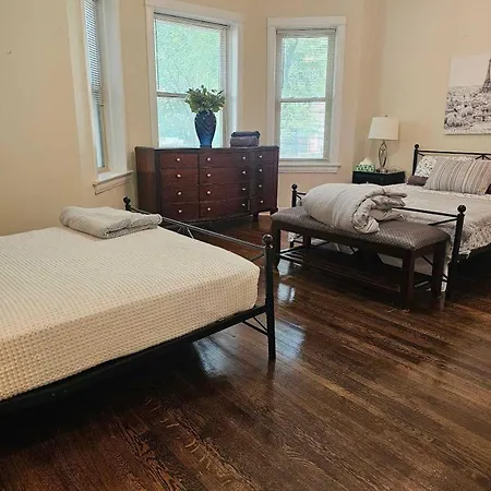 2 Bedroom Unit In Uptown Apartment *