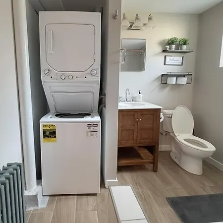 Apartment Near Wrigley • Sleeps 4 • Games + Fireplace Chicago