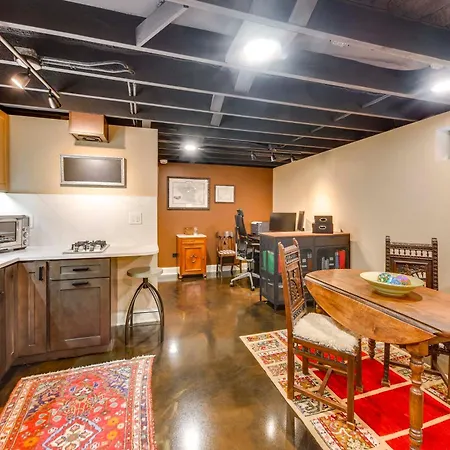 Apartment Cozy Retreat Near Wrigley & Universities *