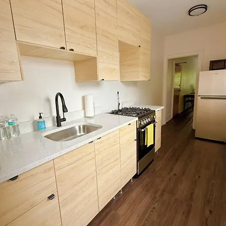 Apartment 2 On The Red Line *
