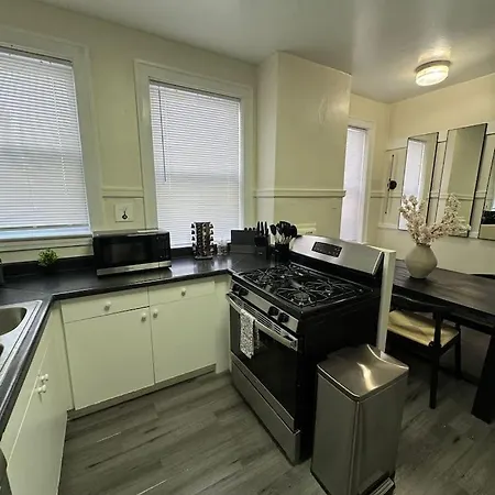 Apartment Walk To The • Private Office • 5br *