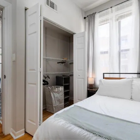 Flexhome Ukrainian Village • 2br • Convenient Walkability - Sleeps 6 * Chicago