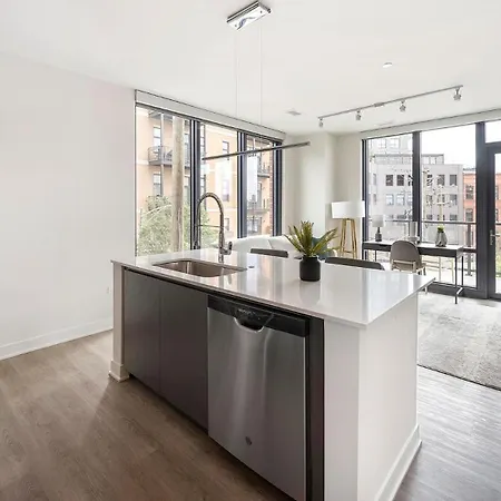 Landing Modern 2Bd Gym Pool Apartment Chicago