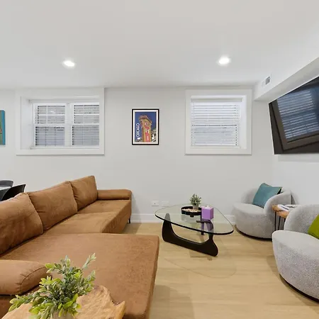 Newly Renovated 3br 2ba In Heart Of Andersonville Apartment *