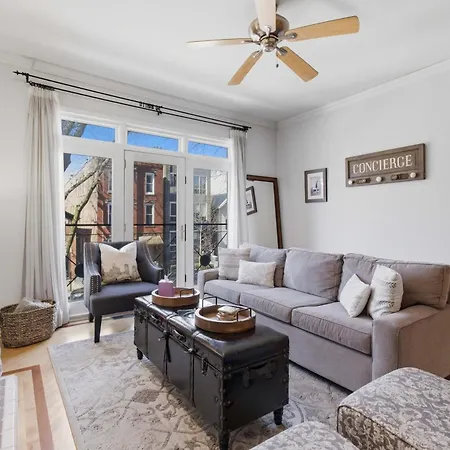 Apartment Heart Of East Village 2-bed 2-bath Peaceful Oasis Chicago