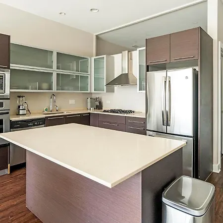 Landing Stylish 2bd Gym Rooftop Lounge