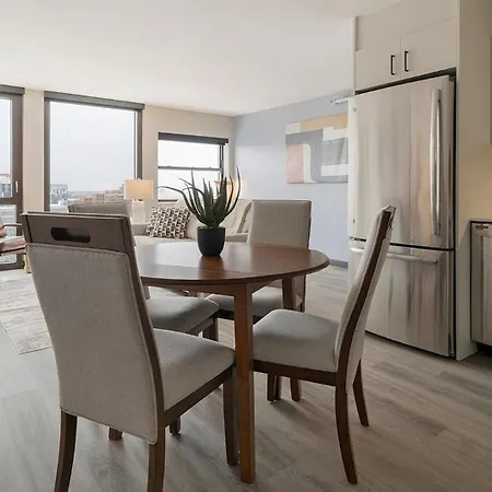 Landing Beautiful 1bd Gym Rooftop Lounge Apartment *