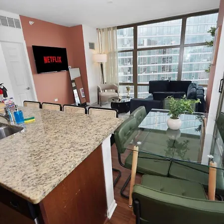 Skyline Luxury 19th Floor Retreat Near Grant Park Apartment Chicago