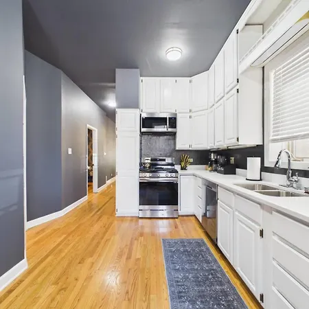 Wrigley Luxe 3br Free Parking