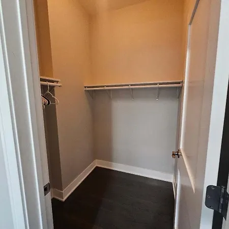 Apartment Spacious Modern Pilsen Retreat Sleeps 8 Near Downtown Chicago