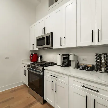 Spacious 3bd West Town Next To Kasama Apartment *