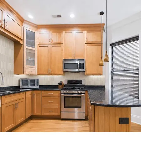 Spacious 3br Near Hyde Park Garage Pets Apartment