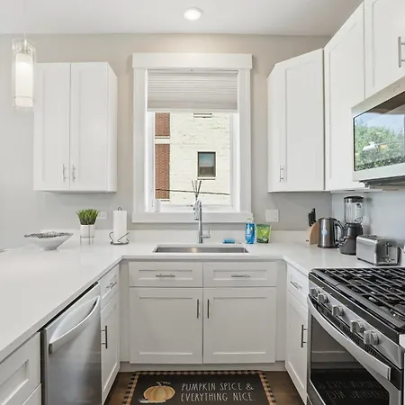 Elegant Oasis 2 Bed 2 Bath Near Downtown And United Center Apartment