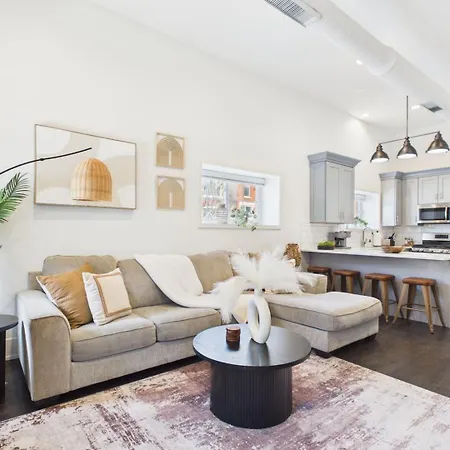 Bright & Spacious Boho Oasis A Warm Retreat *
