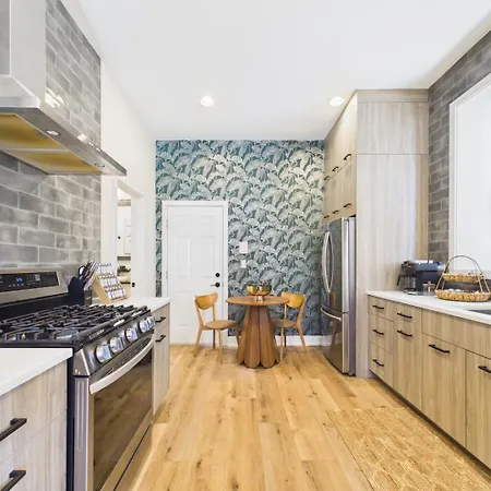 Modern Zen Retreat Mins From Downtown *