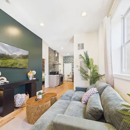 Modern Zen Retreat Mins From Downtown