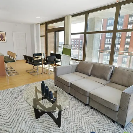 18th Floor 2br Grant Park With Balcony, Gym * Chicago