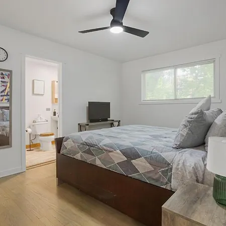 Stylish 1br,1ba Near In Rogers Park Free Parking * Chicago
