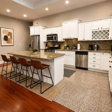 Mccormick Meetup - Prime Location - Sleeps 16 Apartment Chicago