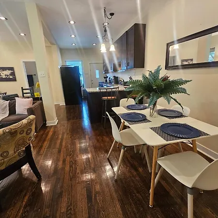 Apartment 2 Bedroom Unit In Uptown *