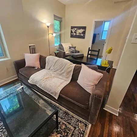 2 Bedroom Unit In Uptown Apartment *