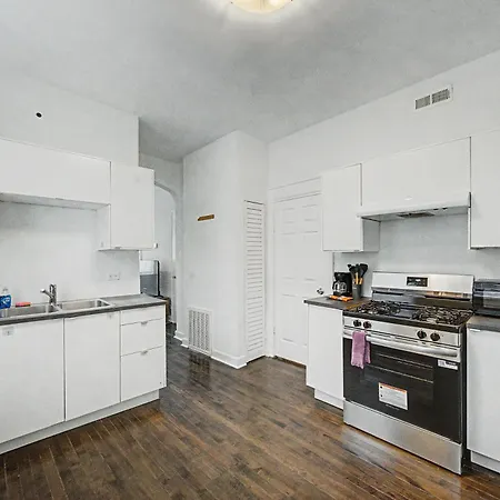 Cozy Pilsen 2br Apartment *