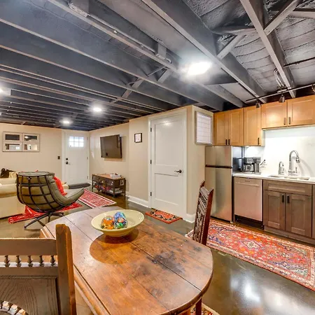 Cozy Retreat Near Wrigley & Universities Chicago